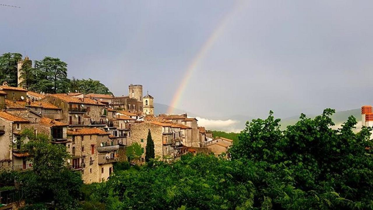 Casa Vacanza La Piazza Orvinio ภายนอก รูปภาพ